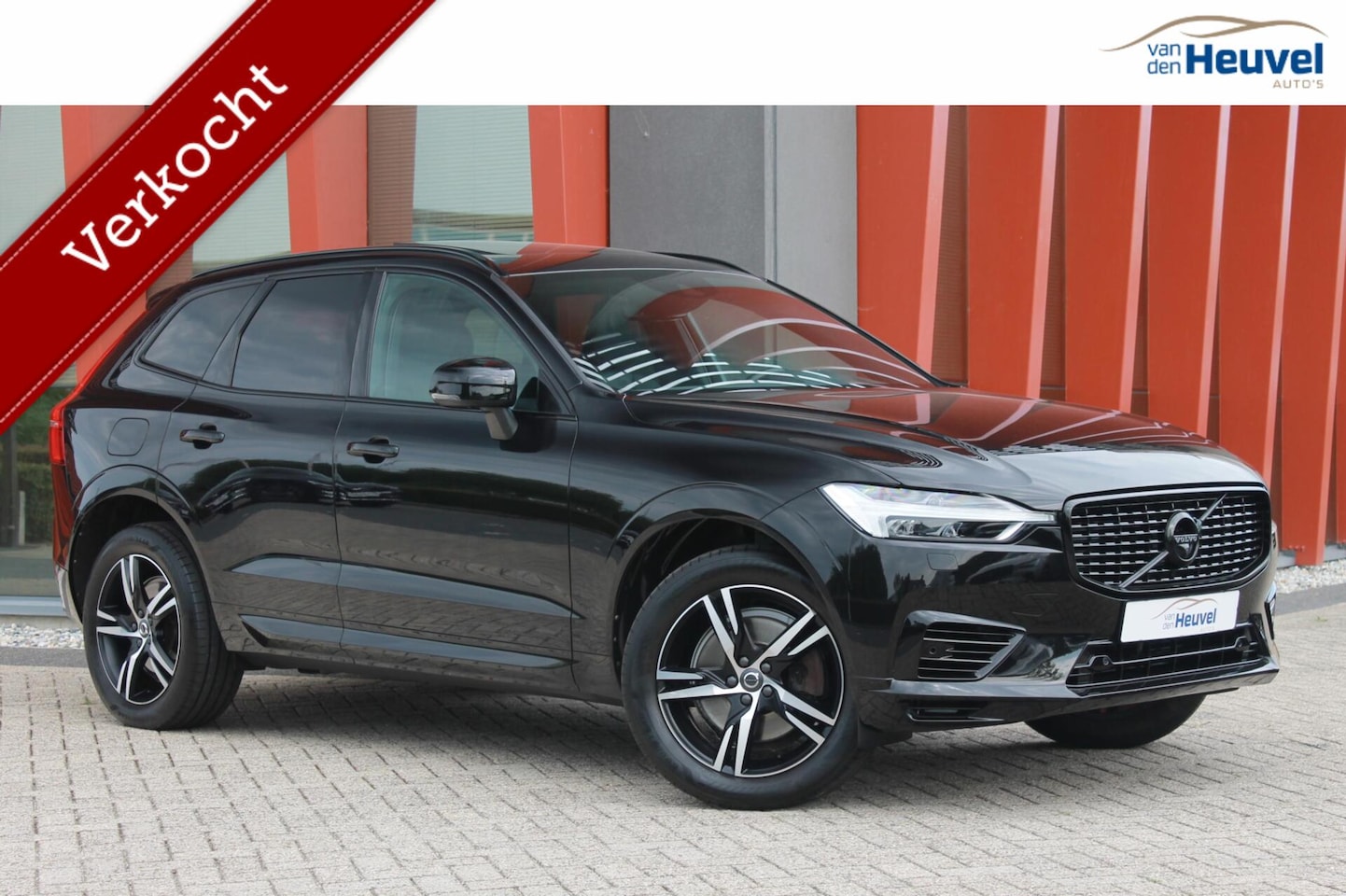 Volvo XC60 - T6 Recharge AWD R-Design | Panoramadak | Stoelverwarming | Parkeercamera | Harman / Kardon - AutoWereld.nl