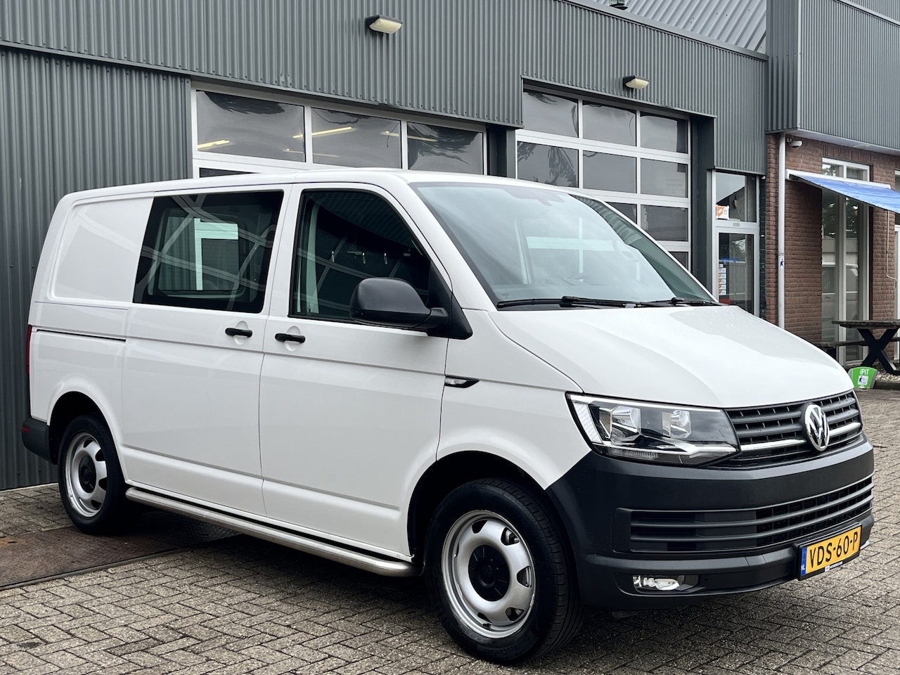 Volkswagen Transporter - 2.0 TSI L1H1 Benzine Airco Cruise controle Navigatie Apple carplay Parkeerhulp achter 3-Pe - AutoWereld.nl