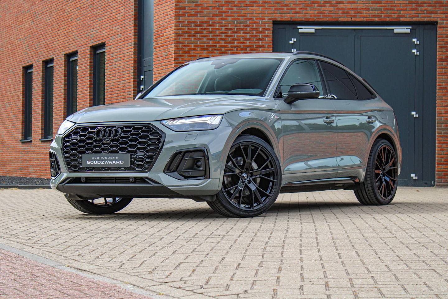 Audi Q5 Sportback - 55 TFSI e S edition | Luchtvering | B&O | Pano | HUD | Trekhaak - AutoWereld.nl