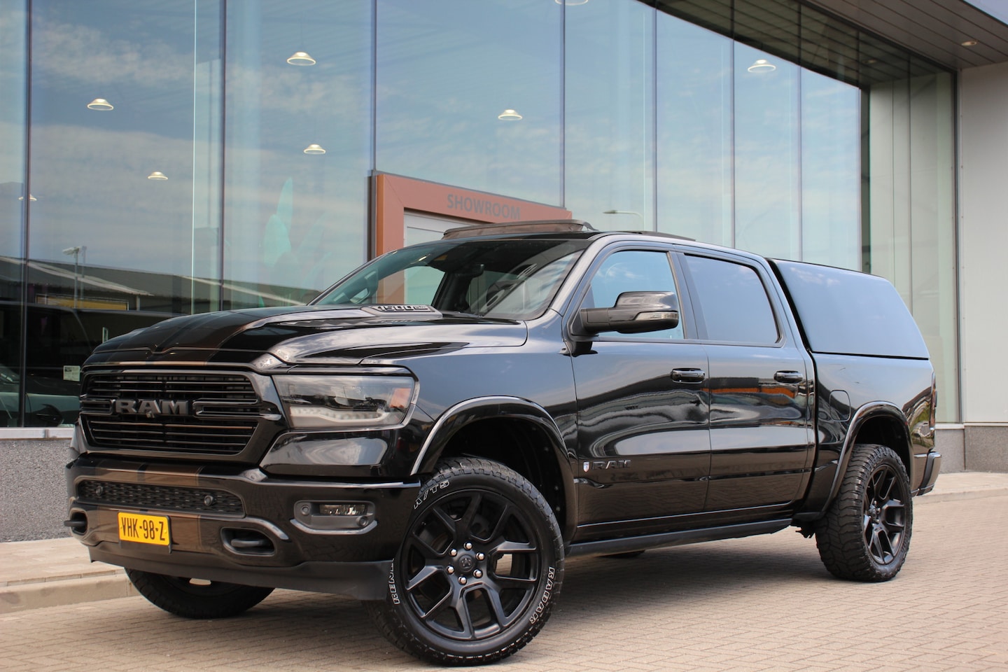 Dodge Ram 1500 - 5.7 V8 4x4 Crew Cab Laramie Verhoogd | Harman Kardon | Leder | 360 Camera | - AutoWereld.nl