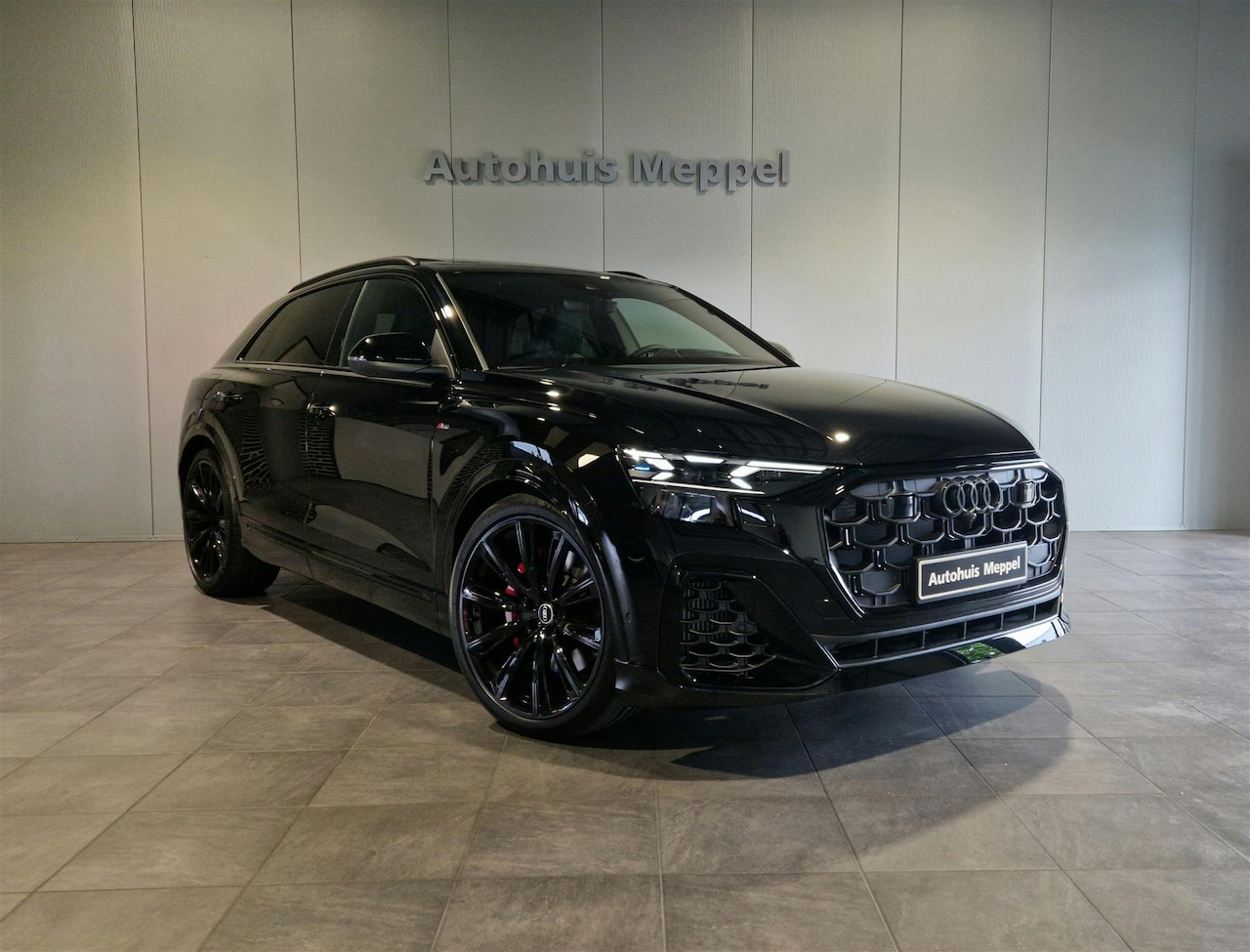 Audi Q8 - 60 TFSI S-Competition NIEUW 490PK | B&O | 23" | Rode Zadels | 5 jaar Garantie | Trekhaak | - AutoWereld.nl