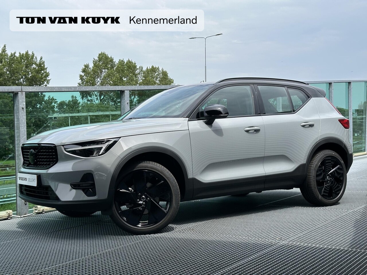 Volvo XC40 - 2.0 B4 Plus Black Edition Mild hybrid, Automaat, Leder/nubuck bekleding, Stoelverwarming, - AutoWereld.nl