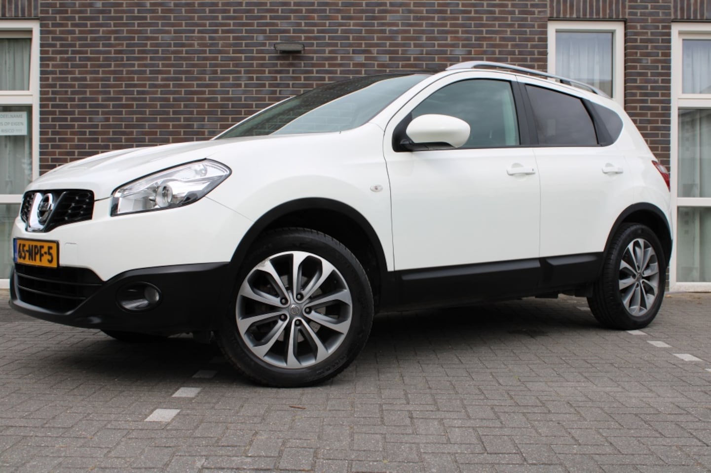Nissan Qashqai - 1.6 Connect Edition-clima-camera-panodak-trekh - AutoWereld.nl
