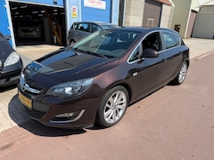 Opel Astra - 1.4 Turbo Sport Automaat 2013 Navigatie NAP Leuke uitvoering met alle boekjes