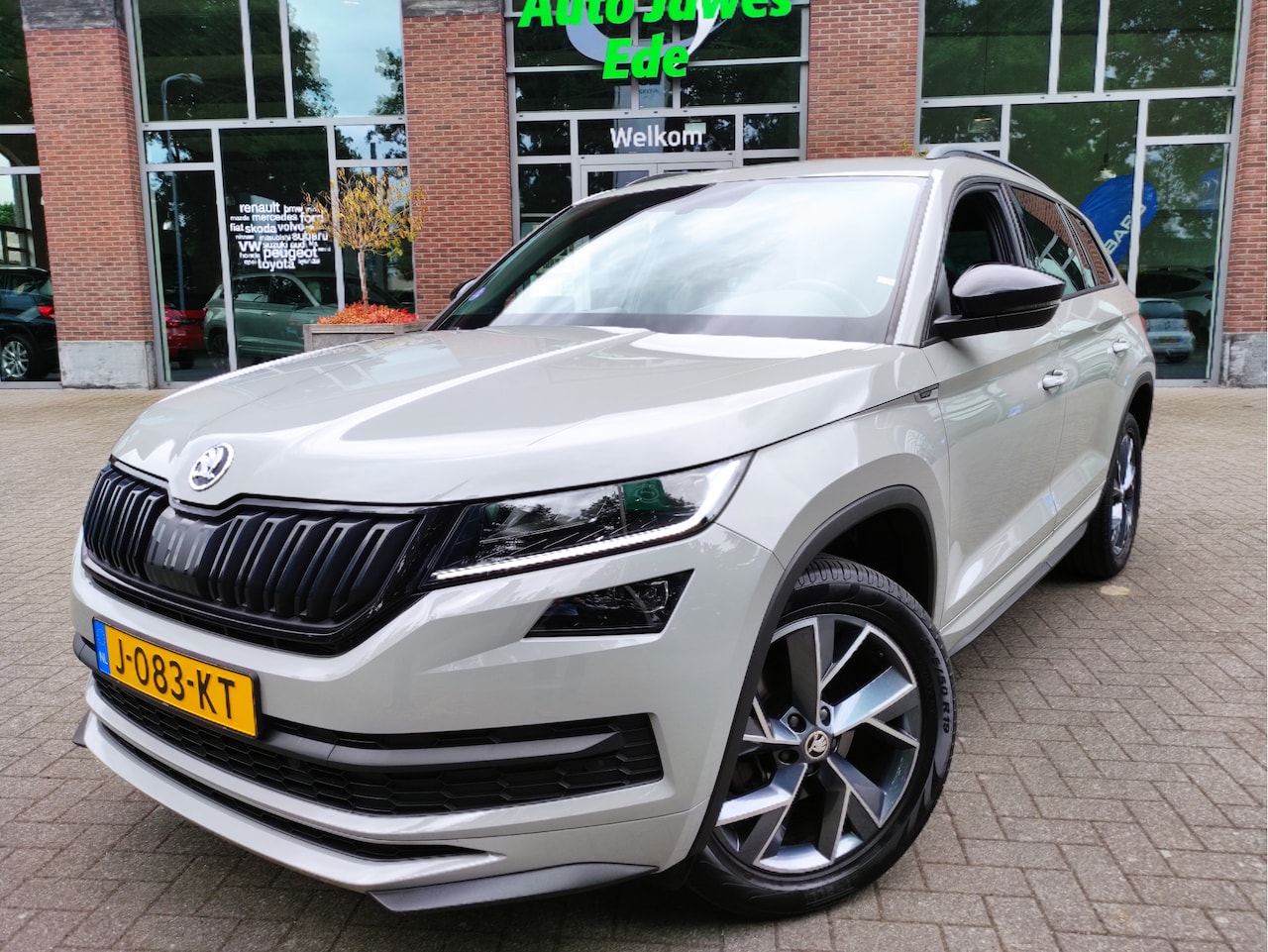 Skoda Kodiaq - 1.5 TSI DSG Sportline Business Wegklapbare trekhaak - Achteruitrijcamara - Leder/Alcantara - AutoWereld.nl
