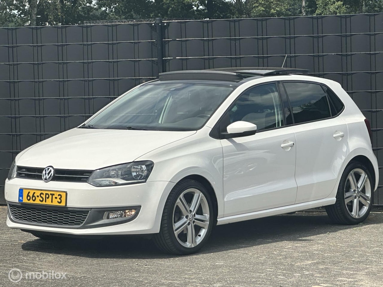Volkswagen Polo - 1.2 TSI Highline NAVI/CRUISE/PANO/AIRCO - AutoWereld.nl