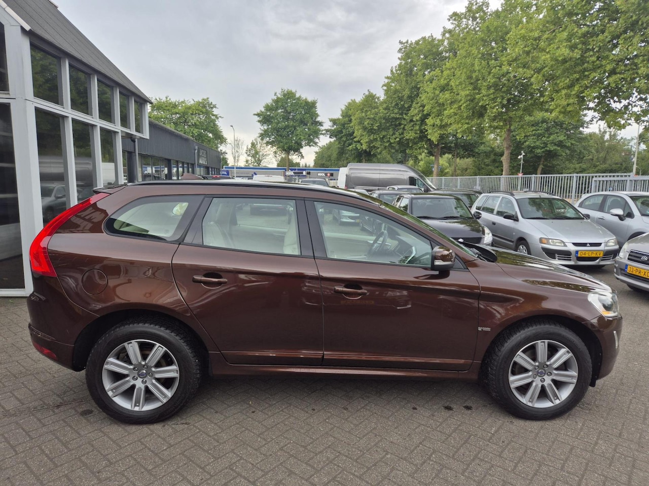 Volvo XC60 - 2.0 T5 FWD Kinetic 2.0 T5 FWD Kinetic - AutoWereld.nl