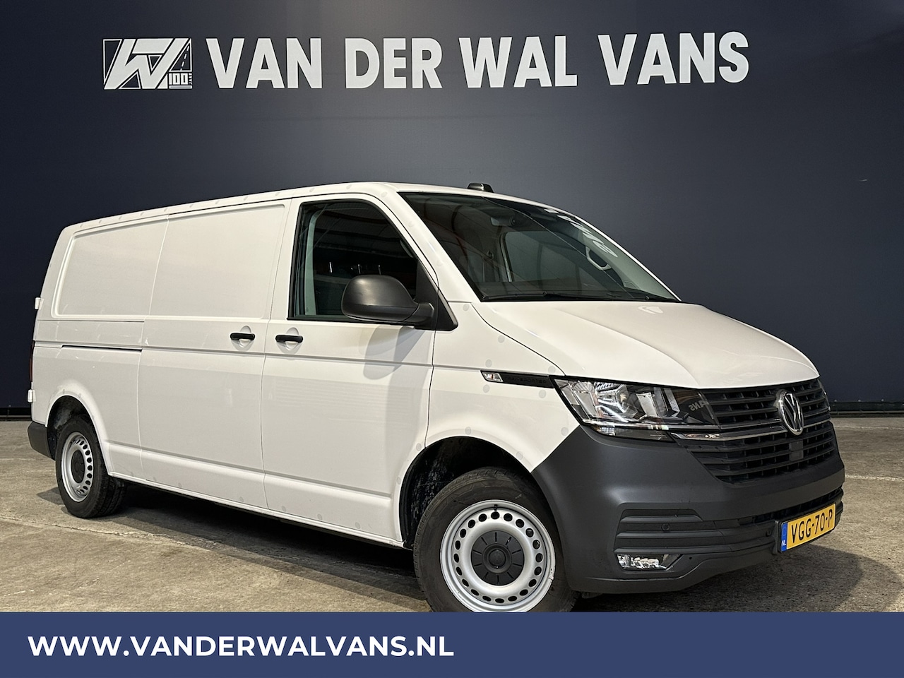 Volkswagen Transporter - 2.0 TDI 150pk L2H1 Euro6 Airco | 2500kg Trekhaak | 2x Zijdeur | Camera | Bijrijdersbank | - AutoWereld.nl