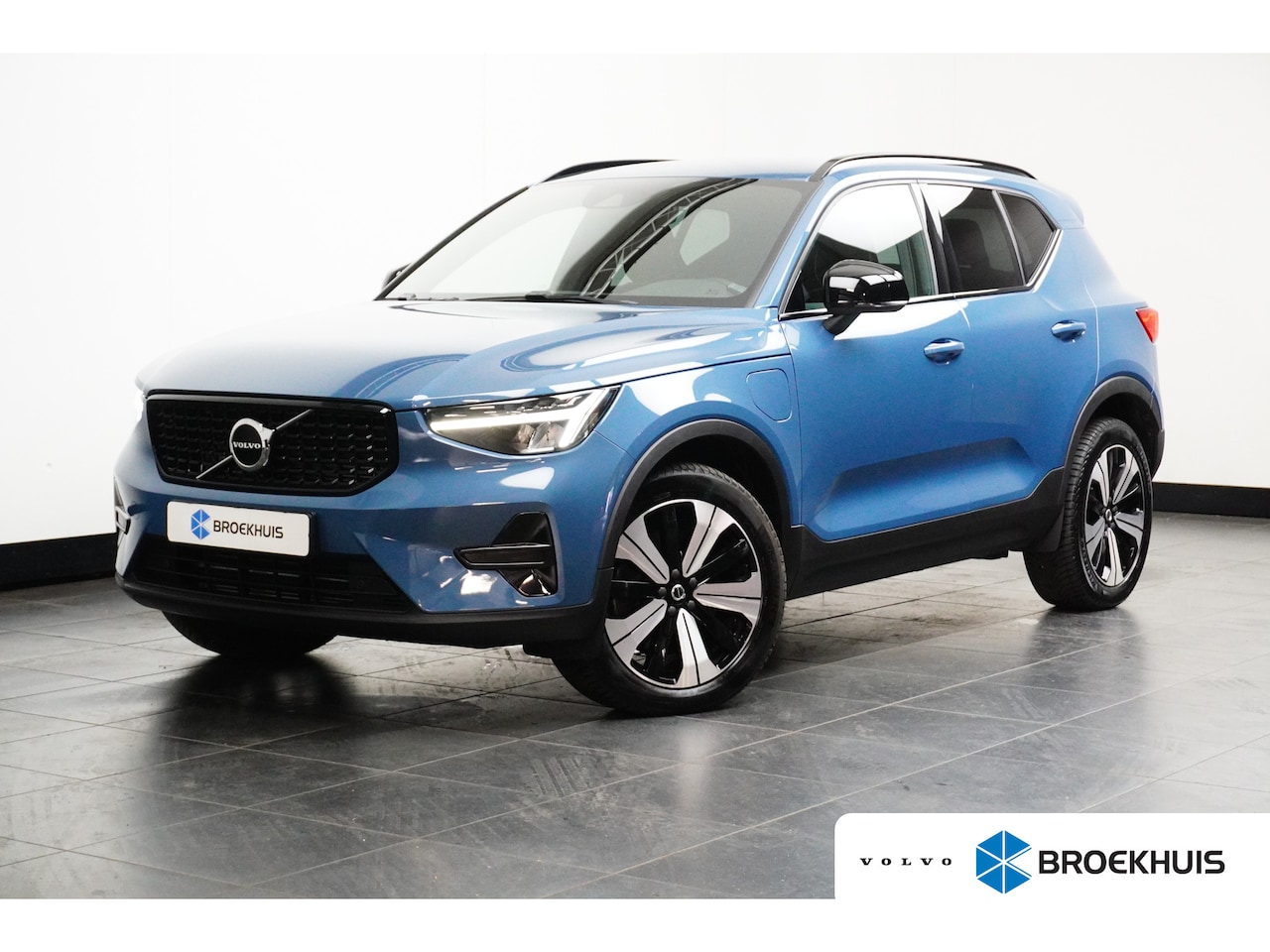 Volvo XC40 - 1.5 T5 Recharge Plus Dark | Blis | Elektrisch bedienbare stoel | Stoel + Stuurverw | Harma - AutoWereld.nl