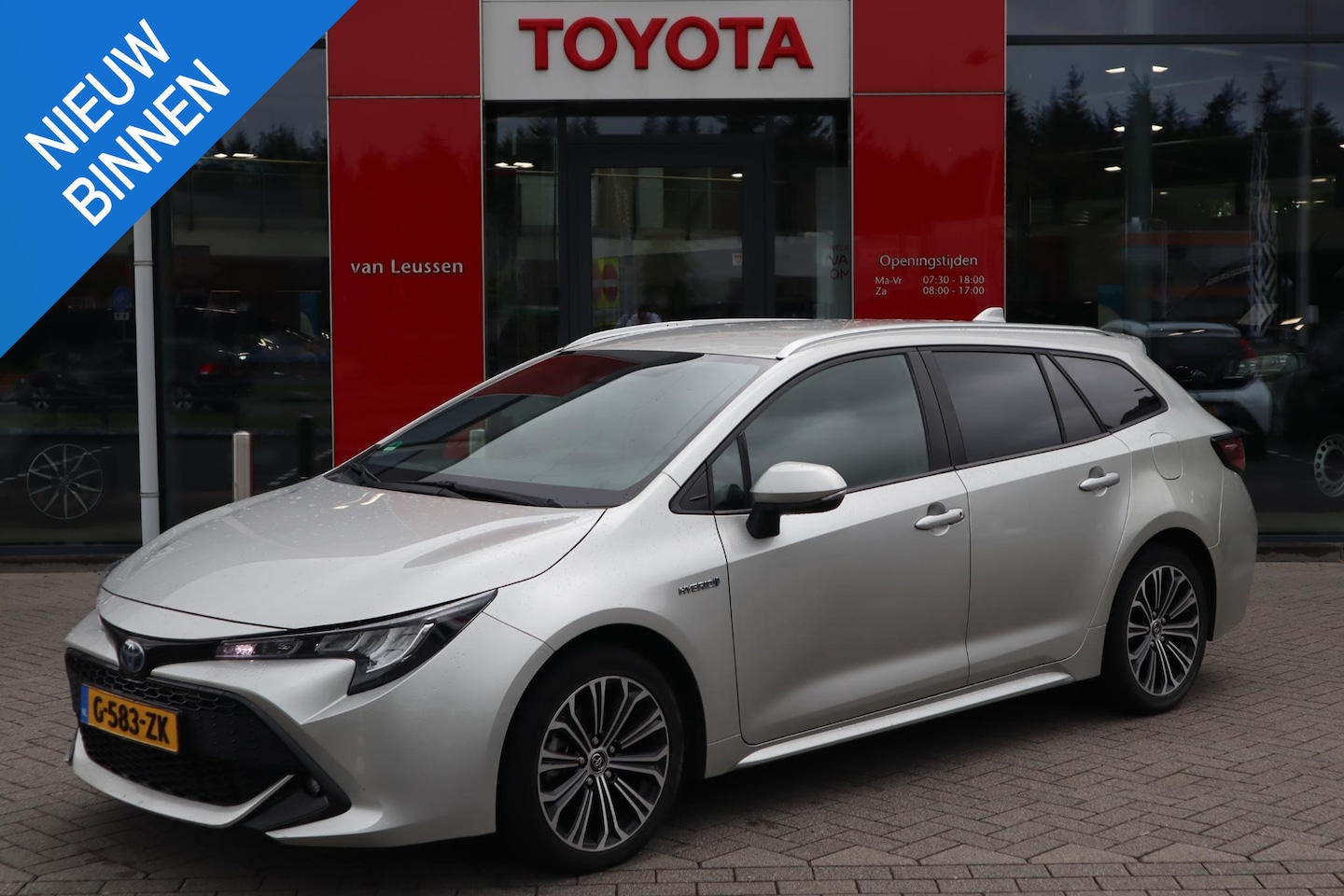 Toyota Corolla Touring Sports - 1.8 HYBRID DYNAMIC APPLE/ANDROID STOELVERW AD-CRUISE CAMERA 17"LM-VELGEN - AutoWereld.nl