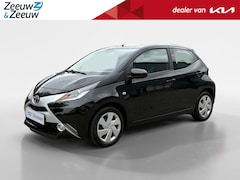 Toyota Aygo - 1.0 VVT-i x-play Unieke km stand | Navigatie | Achteruitrijcamera | Airco |