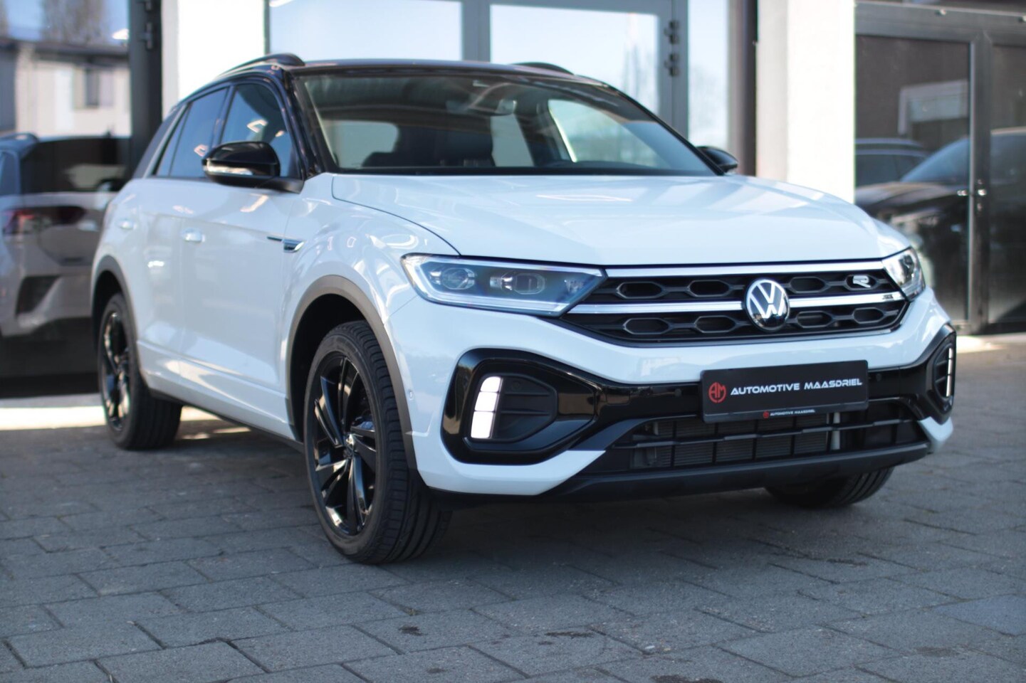 Volkswagen T-Roc - 2.0 TSI R-Line 4Motion|DSG|PDC|Xenon|Carplay|Lane-Assist|Boordherkenning - AutoWereld.nl