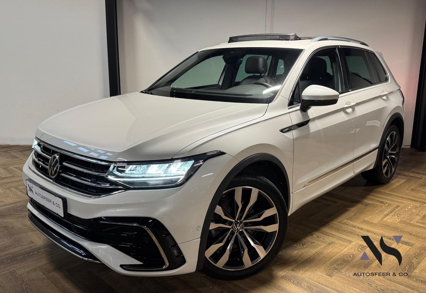 Volkswagen Tiguan - 1.5 TSI R-Line PANO KEYLESS - AutoWereld.nl