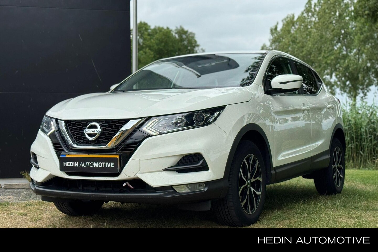 Nissan Qashqai - 1.3 DIG-T Acces Edition Airco | Navigatie | Camera | Lm velgen 17" | Trekhaak - AutoWereld.nl