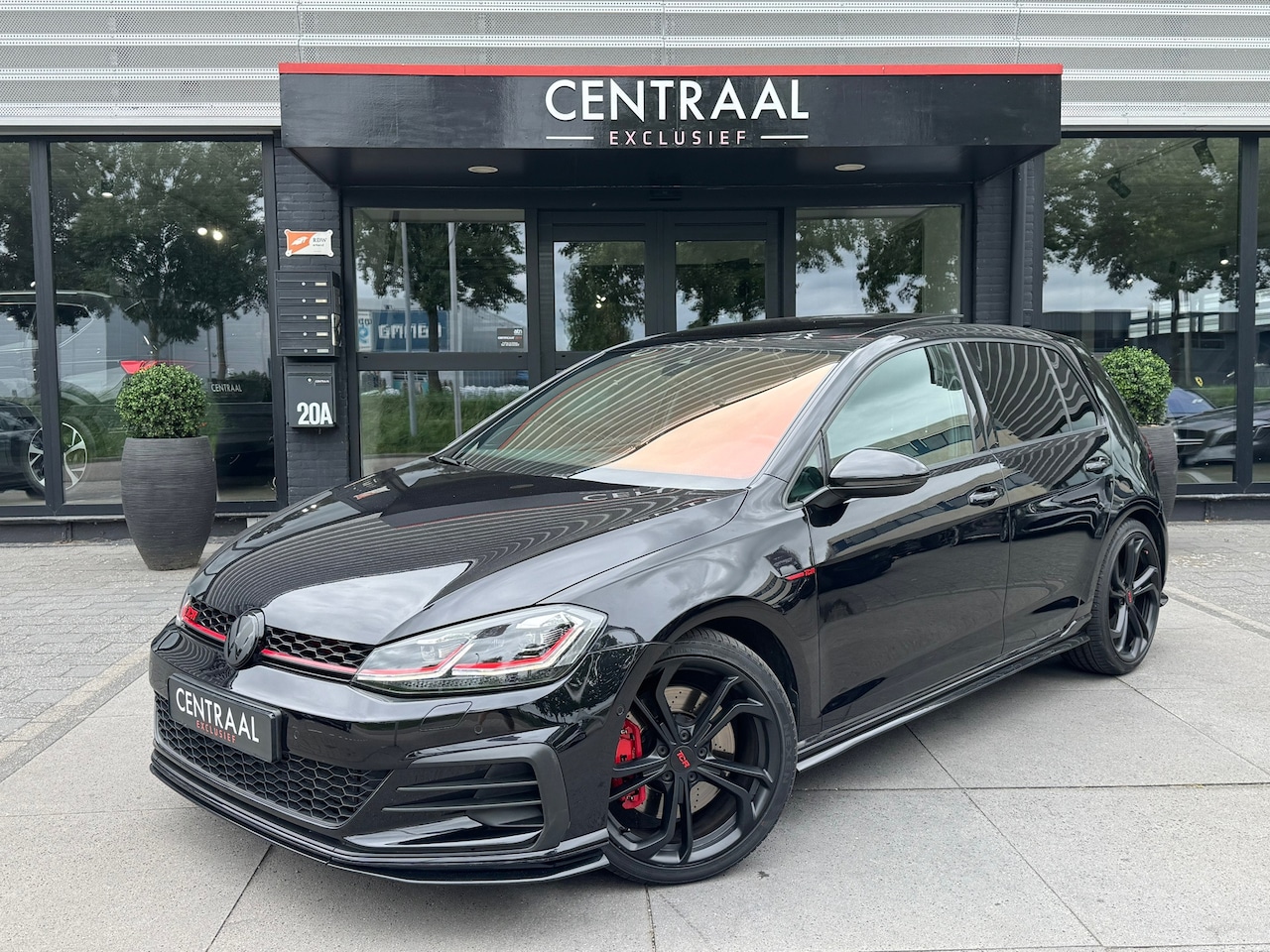 Volkswagen Golf - GTI TCR 2.0 TSI 300PK|Pano|Akrapovic|Dynaudio|Leder|ACC|Carplay|Keyless|Camera - AutoWereld.nl