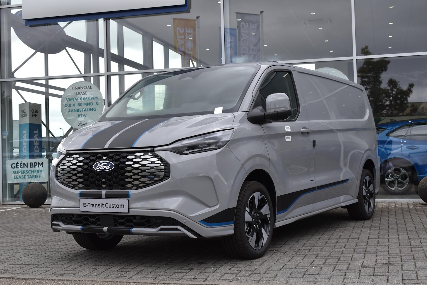 Ford E-Transit Cust. - 340 L2H1 Sport 65 kWh | Uit Voorraad Leverbaar! | Grey Matter | Inklapbare Trekhaak | 19 I - AutoWereld.nl