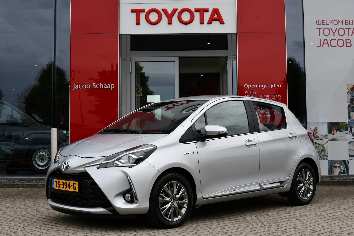 Toyota Yaris - 1.5 Hybrid Executive Automaat 100pk | Navigatie | Keyless | Fietsendragerbeugel | - AutoWereld.nl