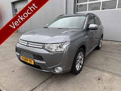 Mitsubishi Outlander - 2.0 PHEV Instyle Trehaak, xenon, schuid, leer, stoelverw, clima, cruise