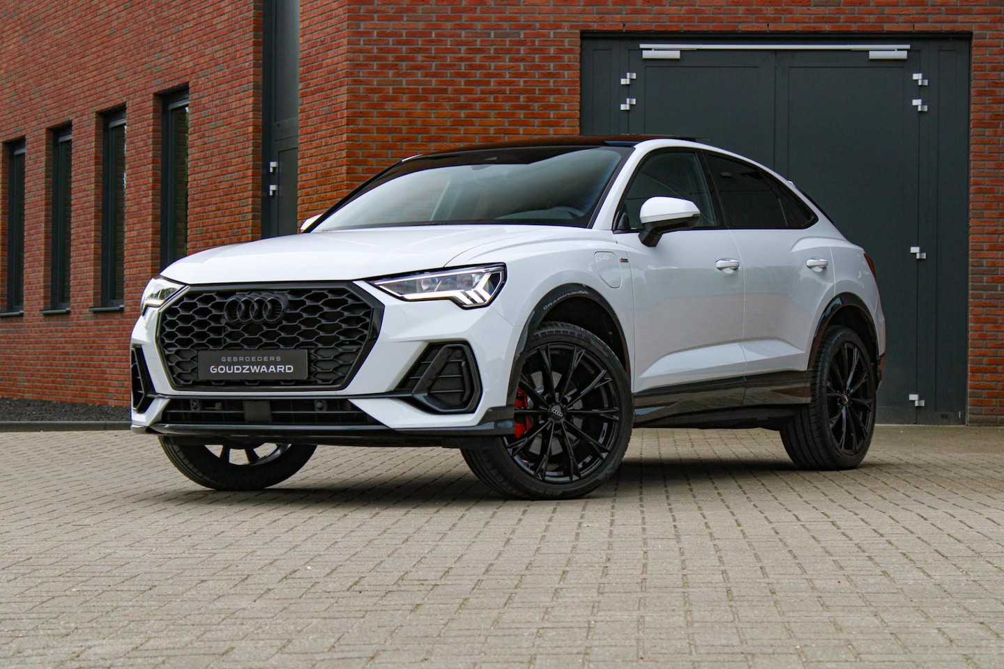 Audi Q3 Sportback - 45 TFSI e S Edition | Pano | Camera | Keyless | Matrix - AutoWereld.nl