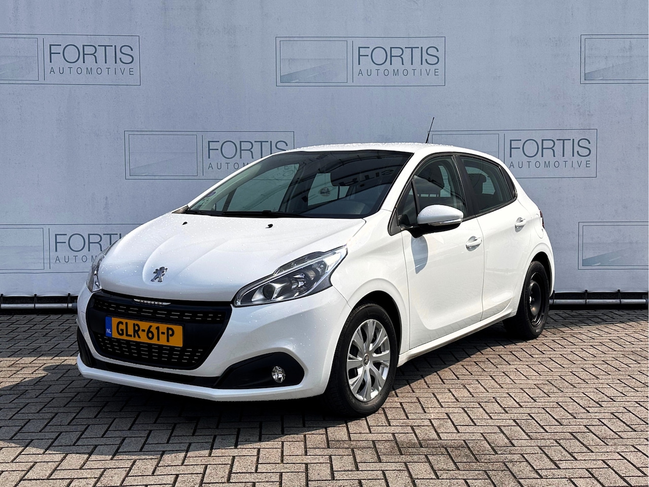 Peugeot 208 - 1.2 PureTech Signature AUTOMAAT | CARPLAY | AIRCO | - AutoWereld.nl
