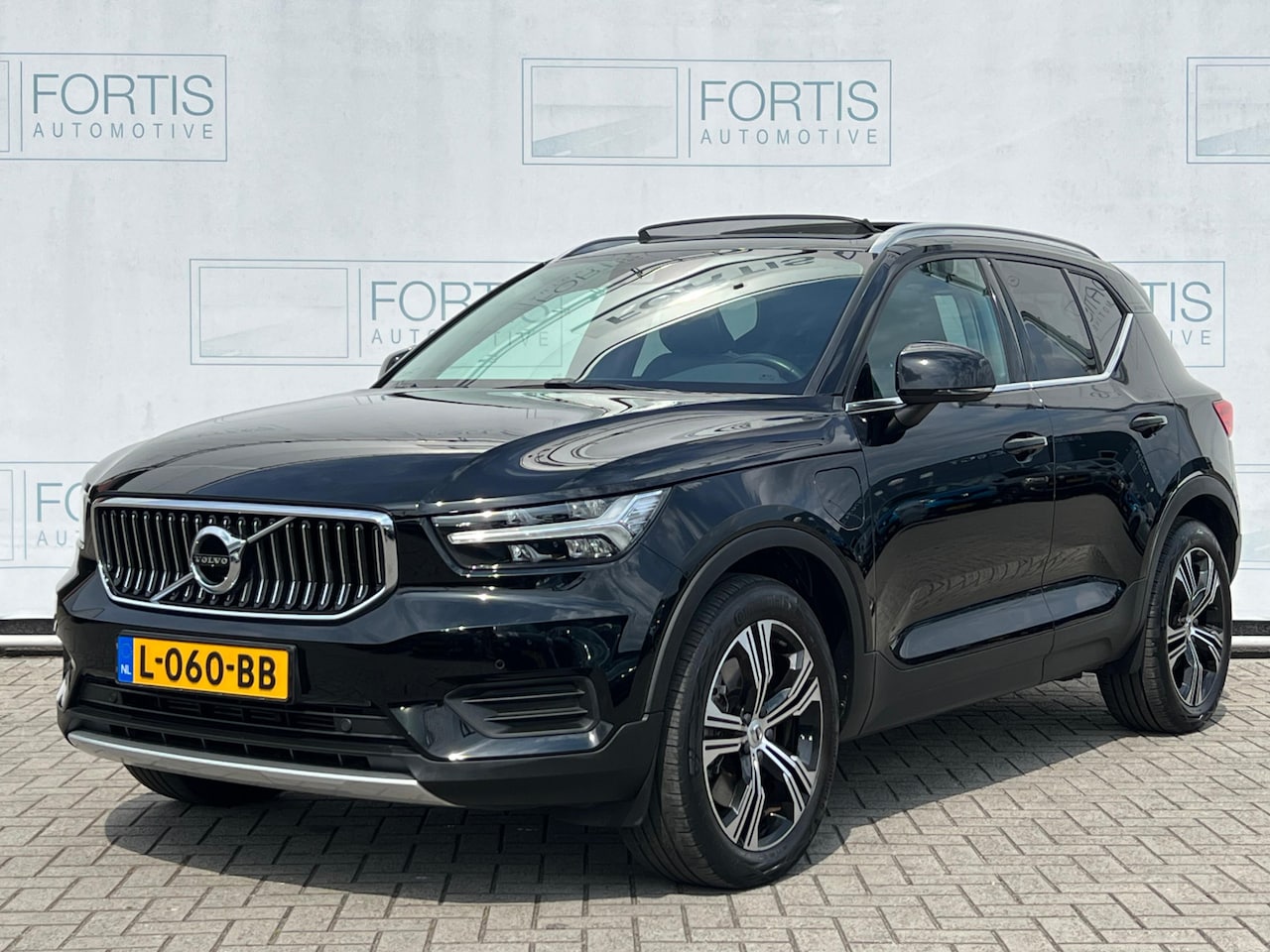 Volvo XC40 - 1.5 T4 Recharge Inscription Expression NL AUTO | CAMERA | TREKHAAK | LEDER | PANO | - AutoWereld.nl