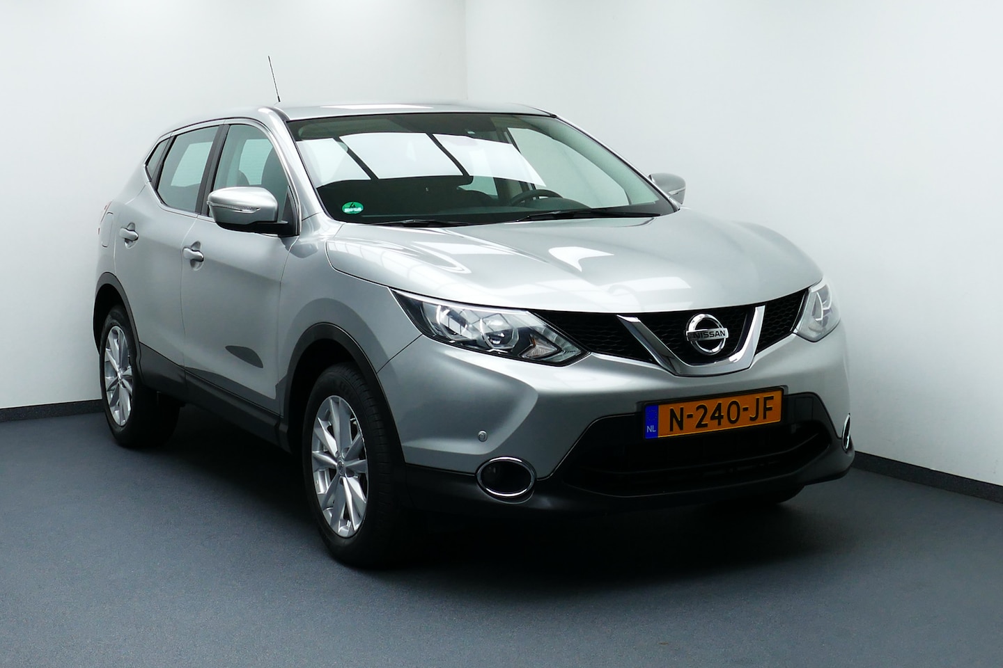 Nissan Qashqai - 1.2 Acenta. Camera, Navi, Clima, Cruise, StoelVerw, 17"LMV, Haak 1200kg - AutoWereld.nl