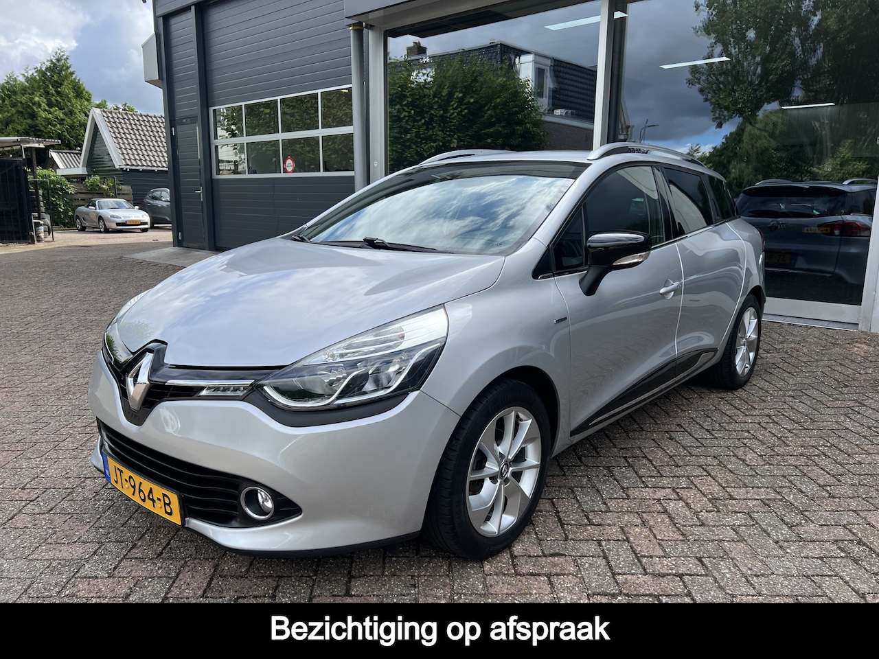 Renault Clio Estate - 0.9 TCe Limited Bluetooth, Navi, Cruise Control. - AutoWereld.nl