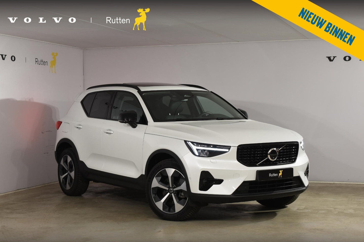 Volvo XC40 - B3 177PK Automaat Plus Dark / Adaptieve Cruise control / Leer / Schuifdak / Stoelverwarmin - AutoWereld.nl