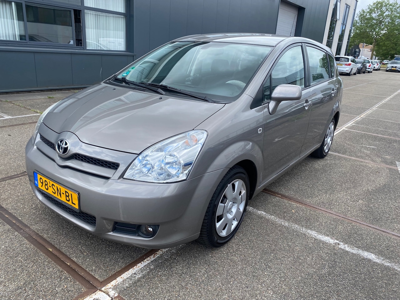 Toyota Verso - 1.8 VVT-i Sol 7p. / AUTOMAAT / 7 PERS / NAP / Set banden/APK / AIRCO / PDC/ TREKHAAK / DAK - AutoWereld.nl