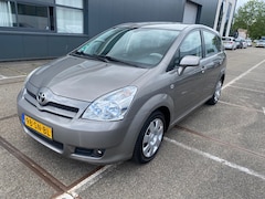 Toyota Verso - 1.8 VVT-i Sol 7p. / AUTOMAAT / 7 PERS / NAP / Set banden/APK / AIRCO / PDC/ TREKHAAK / DAK