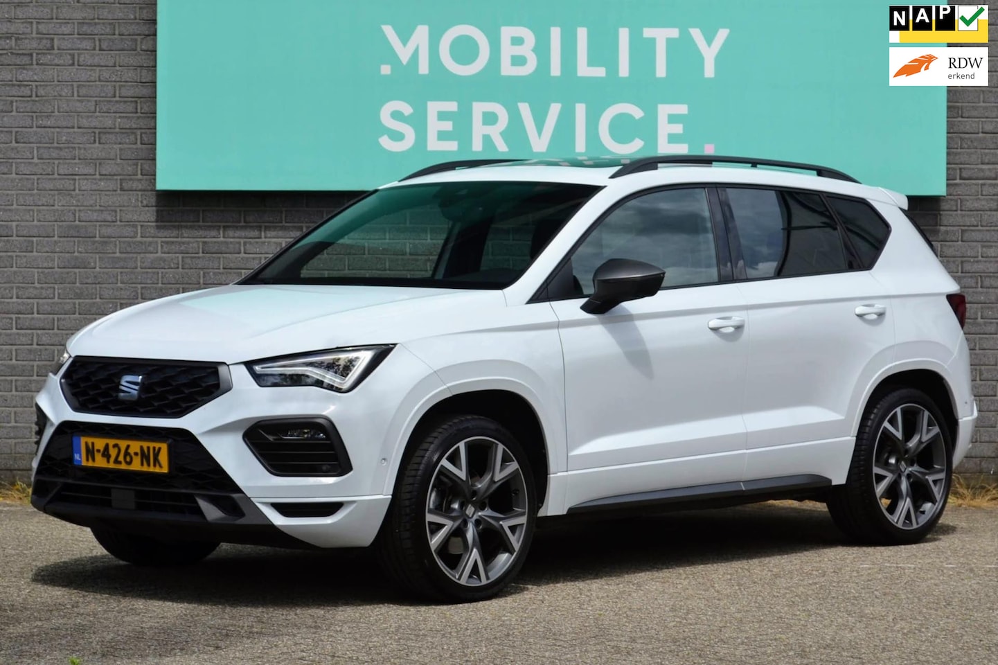 SEAT Ateca - 1.5 TSI FR Business Intense Pano Clima LED CarPlay Sportstoelen - AutoWereld.nl