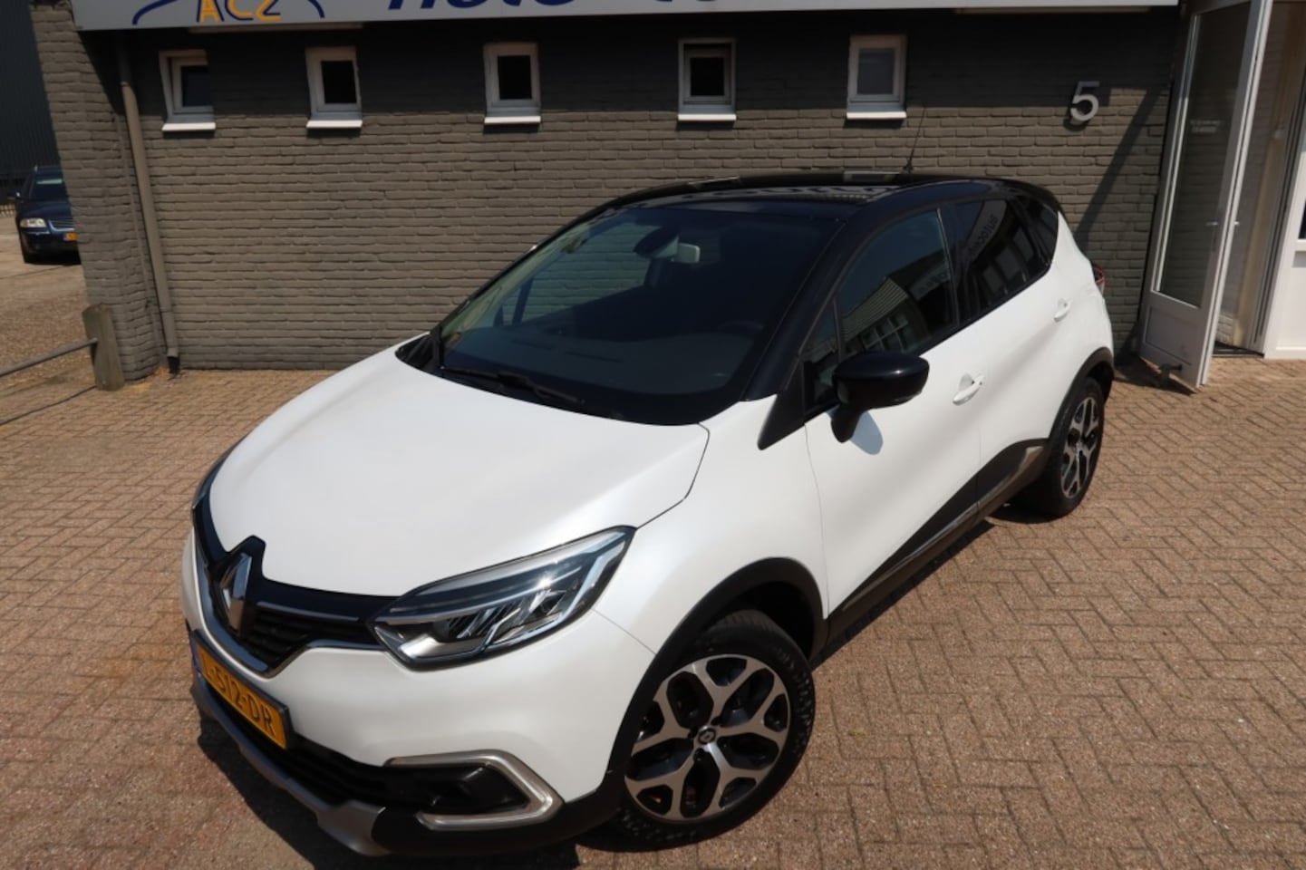 Renault Captur - 0.9 TCe Bose 0.9 TCE BOSE, NAVI, CAMERA, TWO TONE - AutoWereld.nl