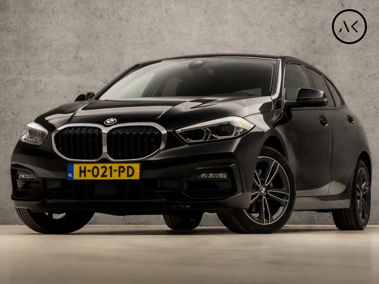 BMW 1-serie - 118i Sportline Automaat (APPLE CARPLAY, GROOT NAVI, CLIMATE, GETINT GLAS, LEDER, SPORTSTOE - AutoWereld.nl