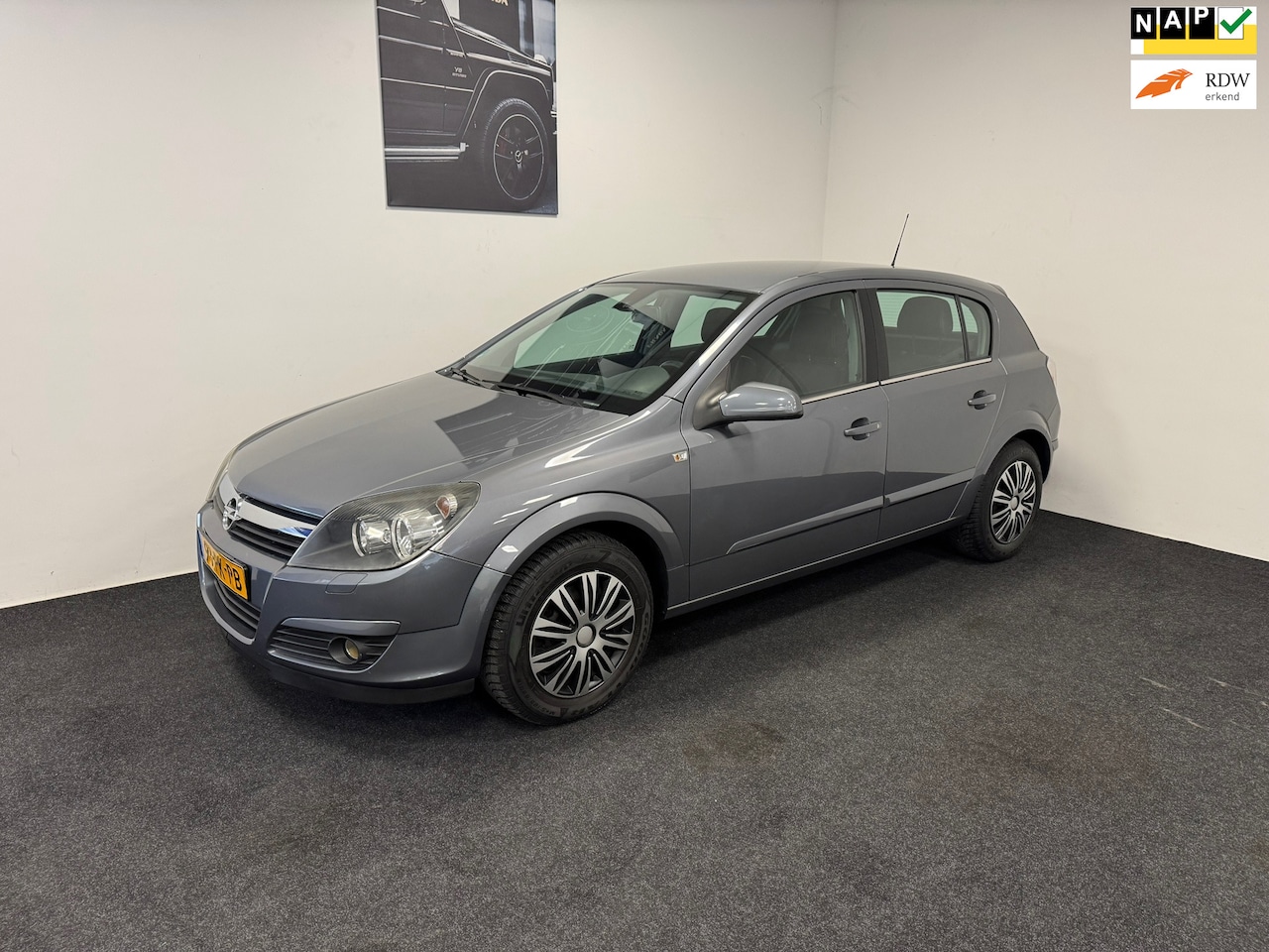 Opel Astra - 1.6 Cosmo Automaat // Apk 28-04-2026 - AutoWereld.nl