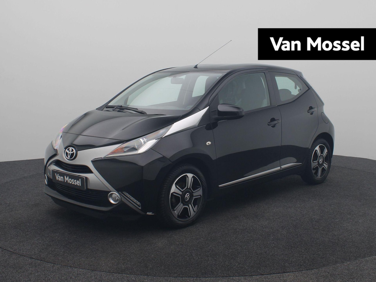 Toyota Aygo - 1.0 VVT-i x-clusiv Automaat | electronic climate controle | Achteritrijcamera |  lichtmeta - AutoWereld.nl