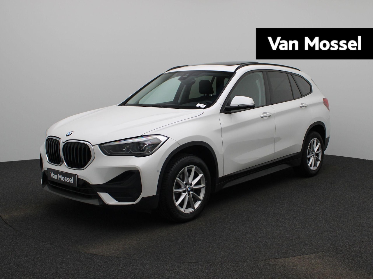 BMW X1 - sDrive18i Executive | VERWACHT | PANO-SCHUIFDAK | TREKHAAK | NAVIGATIE | CAMERA | KLIMAATR - AutoWereld.nl