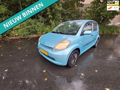 Daihatsu Sirion 2 - 1.0-12V Trend ZO INGERUILD DUS ZO WEG PRIJSJE
