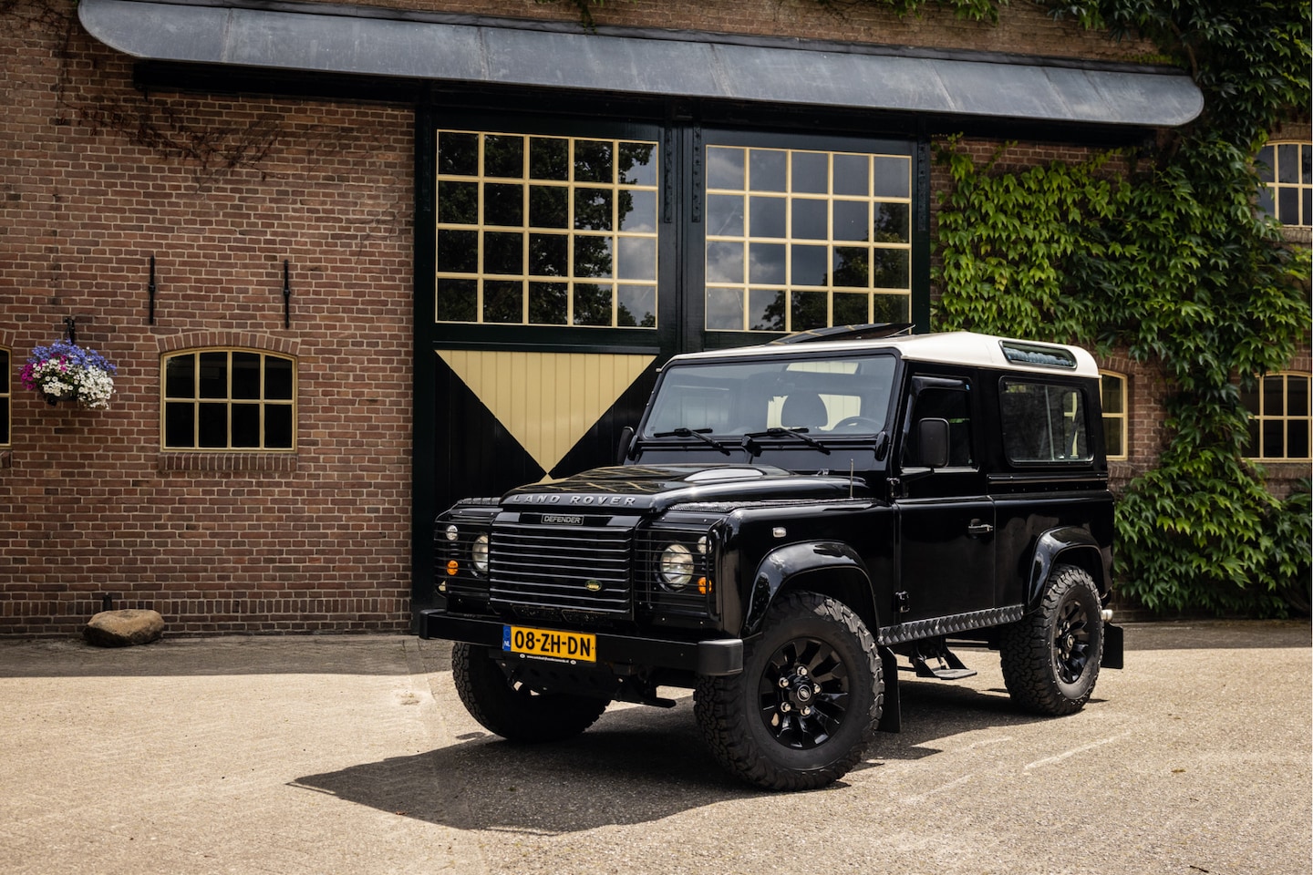 Land Rover Defender - 2.4Tdci Station Wagon Youngtimer - AutoWereld.nl