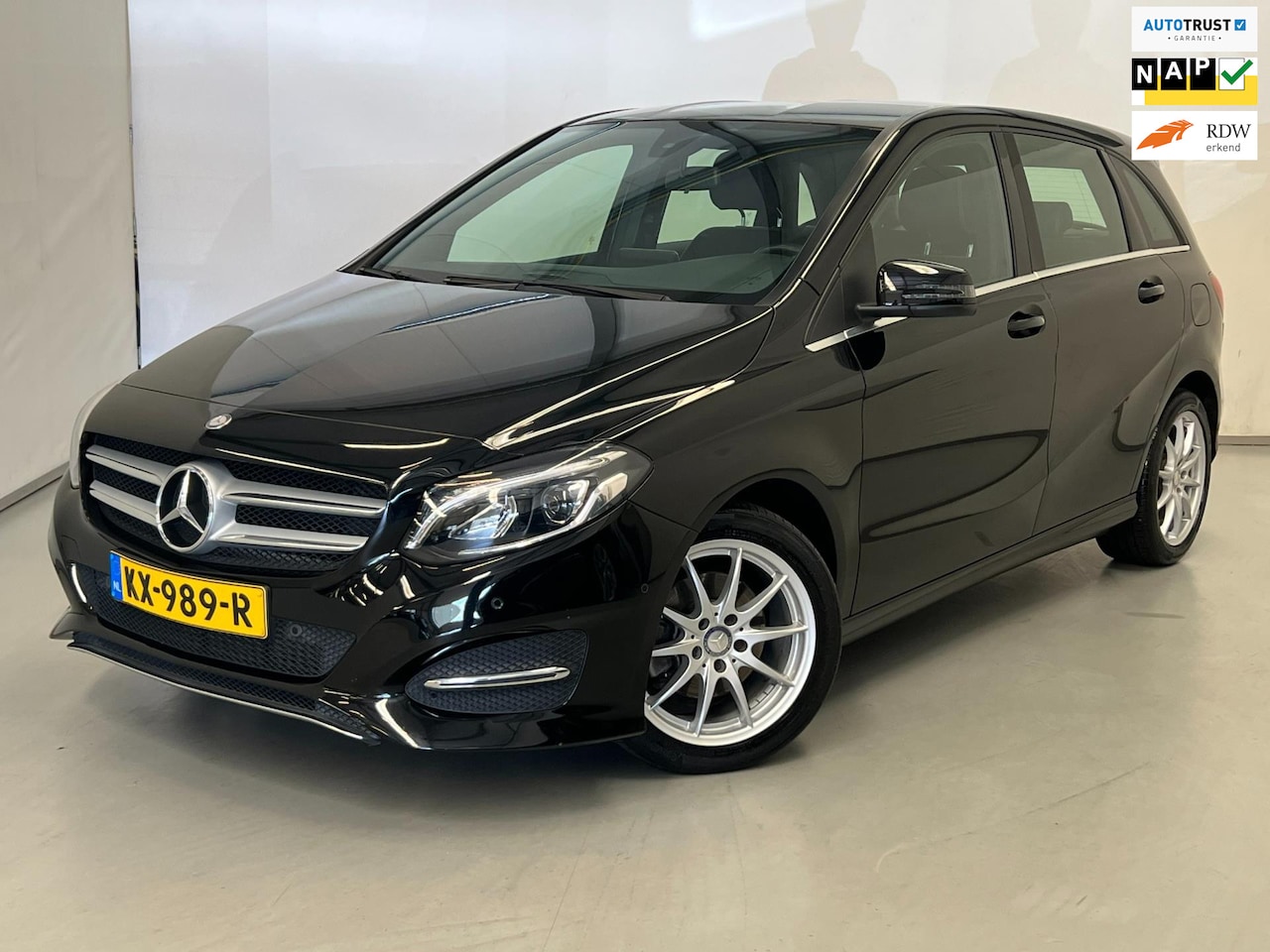 Mercedes-Benz B-klasse - 180 / 1e eigenaar / Trekhaak / 17" LM - AutoWereld.nl