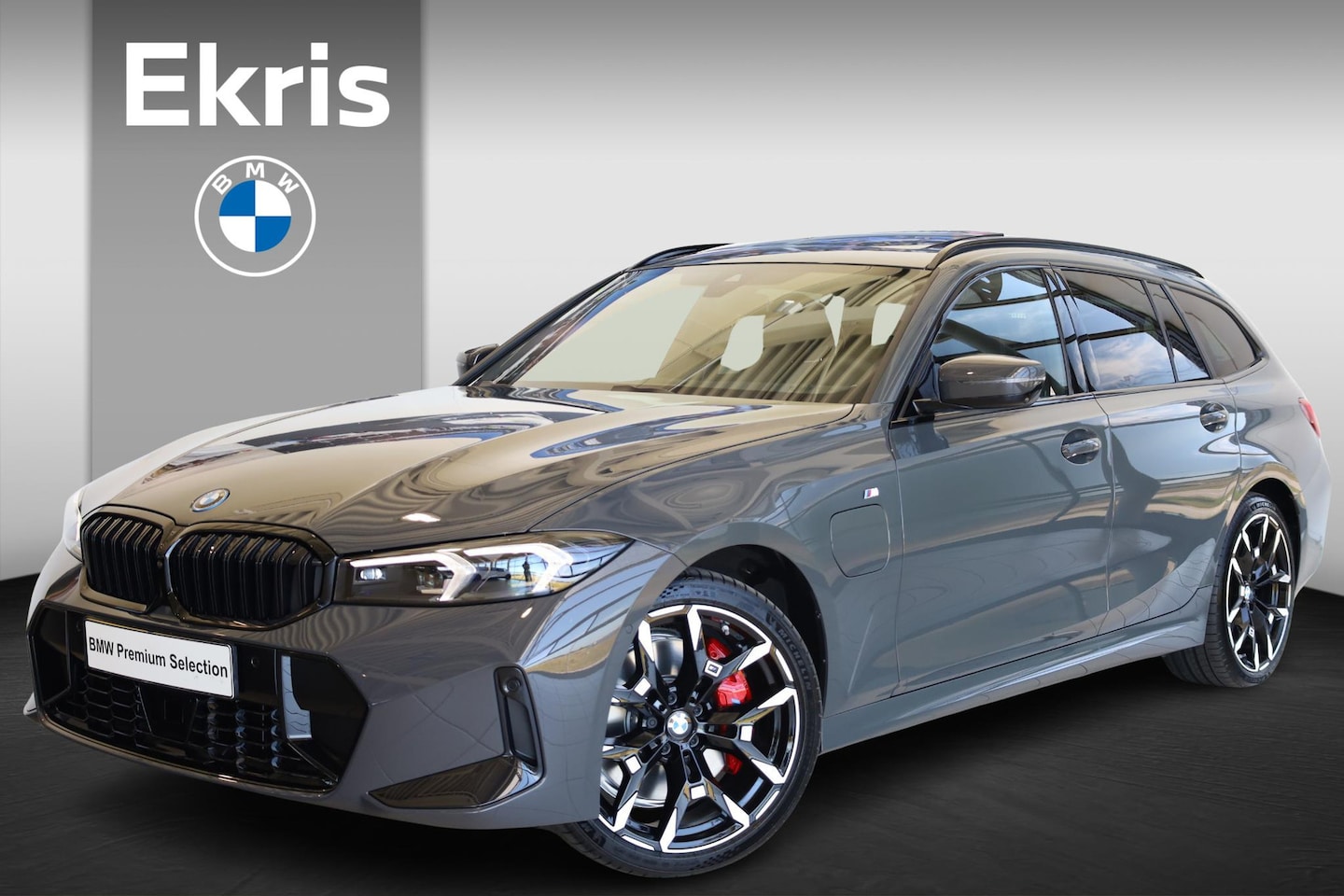 BMW 3-serie Touring - 330e M Sportpakket Pro | Panoramadak | Elektr. Trekhaak | BMW Individual Dravit Grau Metal - AutoWereld.nl