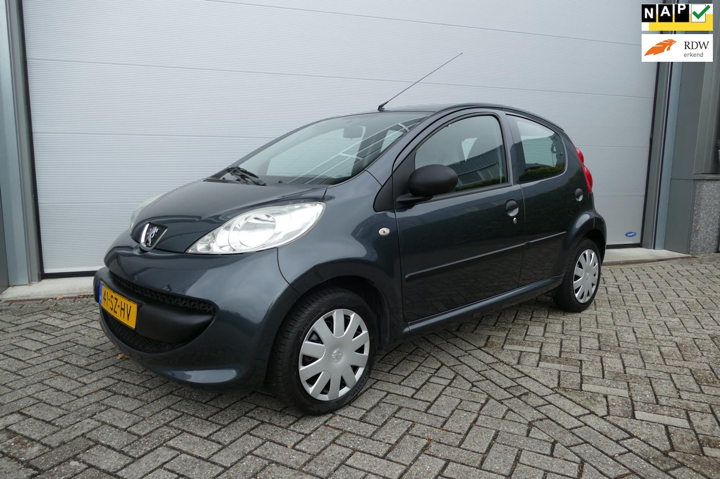 Peugeot 107 - 1.0-12V XR 5 deurs Apk 11-07-26 Onderhoudsboekje - AutoWereld.nl
