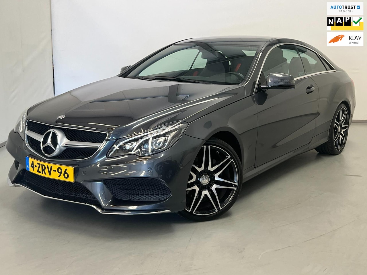 Mercedes-Benz E-klasse Coupé - 200 / AMG / NL-auto / 19" LM / Trekhaak - AutoWereld.nl