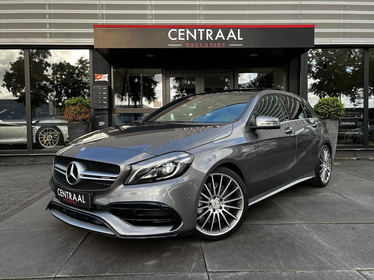 Mercedes-Benz A-klasse - 45 AMG 4MATIC 381PK|Pano|Armytrix|Camera|Leder|Navi|Cruise Control - AutoWereld.nl