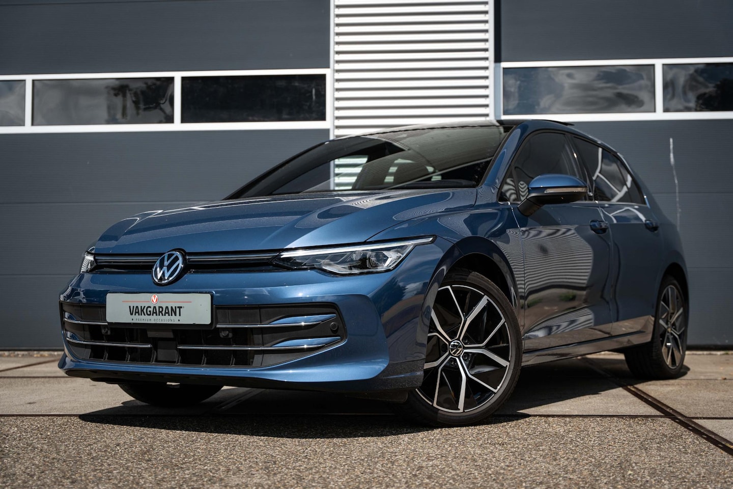 Volkswagen Golf - 1.5 eTSI Style |Pano |Alcantara |Head-up |Memory |Stoelverw. - AutoWereld.nl