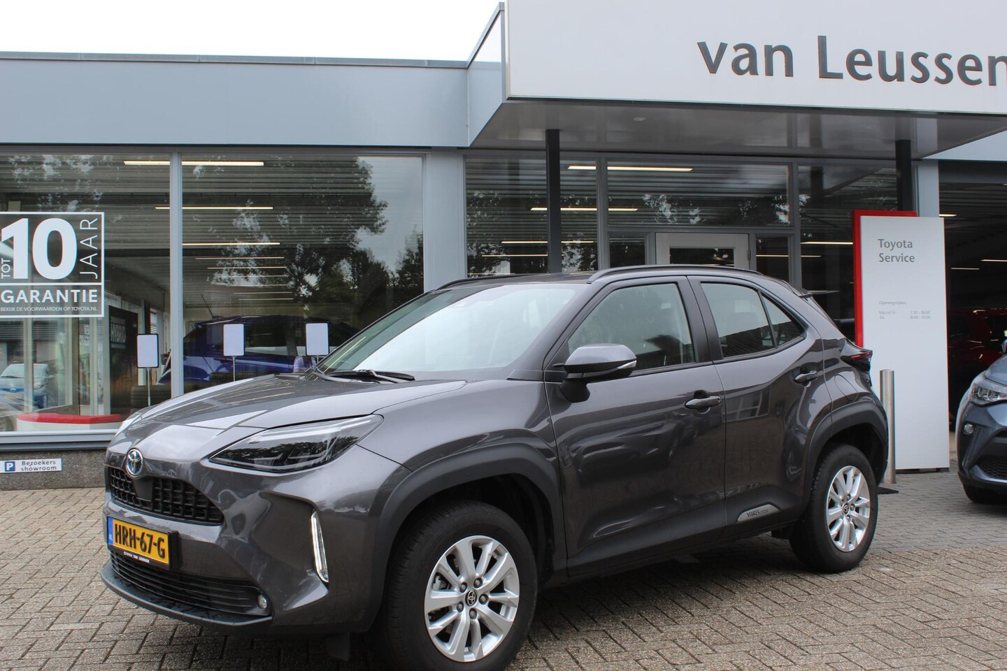 Toyota Yaris Cross - 1.5 HYBRID 115 DYNAMIC APPLE/ANDROID STUUR+STOELVERW. HEAD-UP NAVI EL-ACHTERKLEP KEYLESS - AutoWereld.nl