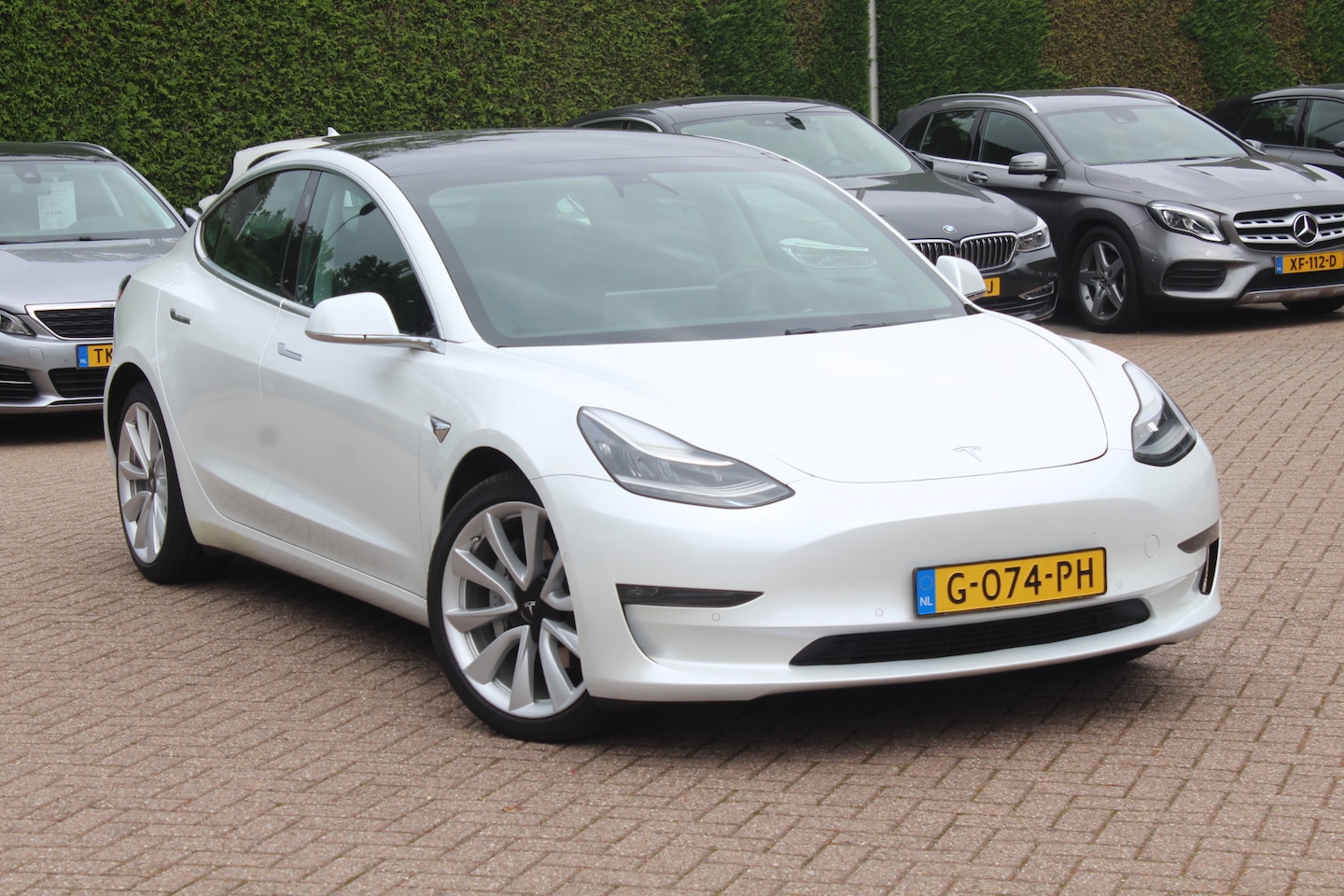 Tesla Model 3 - Long Range RWD Long Range AWD 75 kWh / Autopilot / Panoramadak / Camera / Leder / 20'' / Leder / Premium - AutoWereld.nl