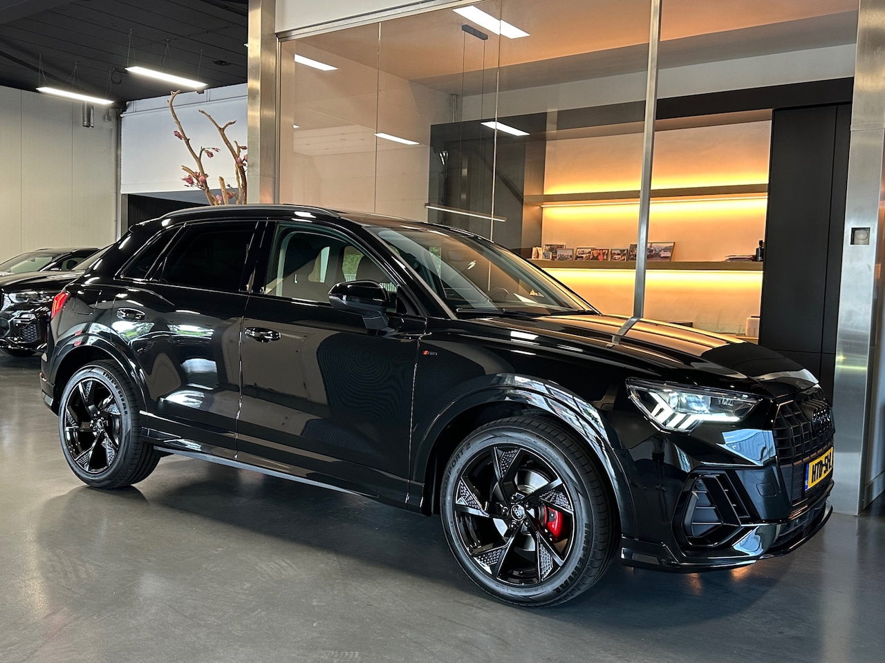 Audi Q3 - 35 TFSI S line Panorama Camera 1e eigenaar - AutoWereld.nl