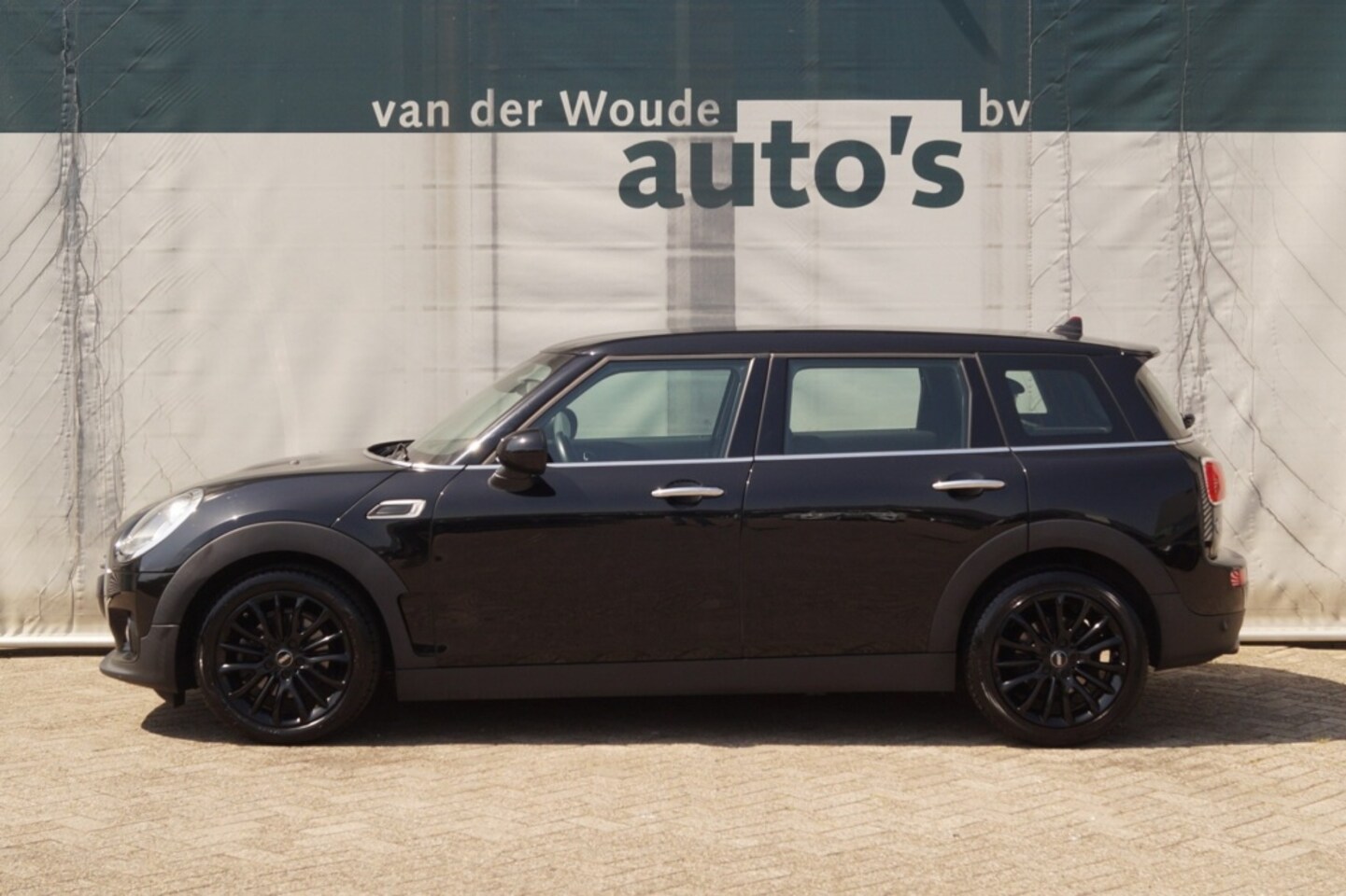 MINI Clubman - 1.5 Cooper Business Edition -NAVI-ECC-PDC- - AutoWereld.nl