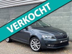Skoda Octavia Combi - 1.2 TSI Greentech Elegance Businessline Pano|Xenon|Navi|Leder|Trekhaak|Nap|Boekjes