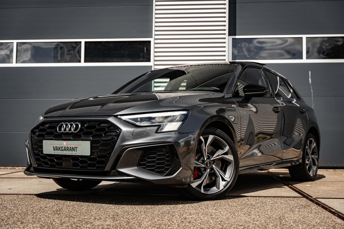 Audi A3 Sportback - 45 TFSI e S edition Competition |Panorama |B&O |Adaptive cruise |LED - AutoWereld.nl